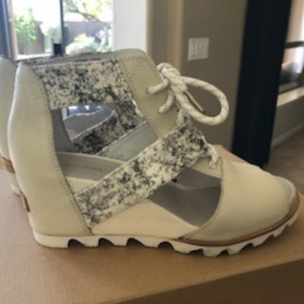 Sorel Joanie Wedge Lace up sandals- Size 10